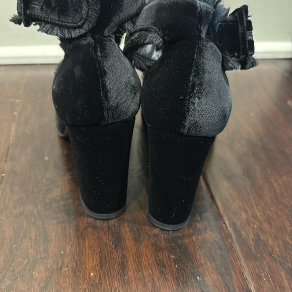 Worn once. Stuart Weitzman fringe Clarissa black velvet ankle strap heel - Picture 6 of 7